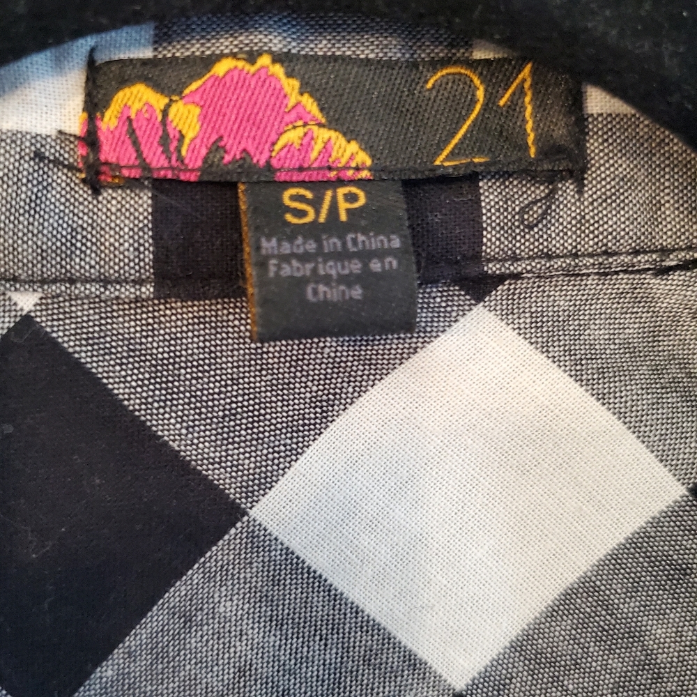 Adorable gingham button up - Picture 3 of 4